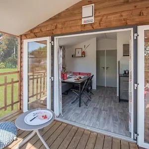 *** Camping Paris Beau Village France